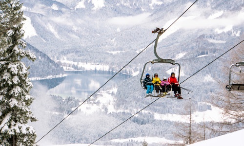 Sessellift mit Blick auf Erlaufsee, © www.mariazell.blog