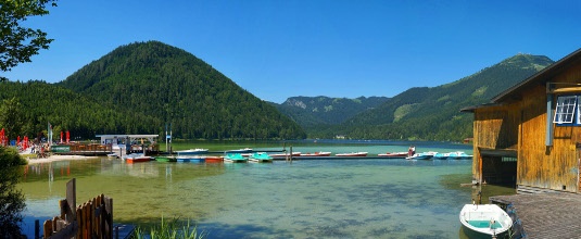 Erlaufsee mit Bootssteg, © www.mariazell.blog