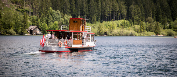 Ausflugsschiff am Erlaufsee, © www.mariazell.blog Ausflugsschiff am Erlaufsee, © www.mariazell.blog