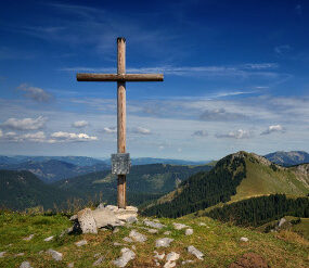 Gipfelkreuz am Königskogel, © TVB Mariazeller Land / Fred Lindmoser